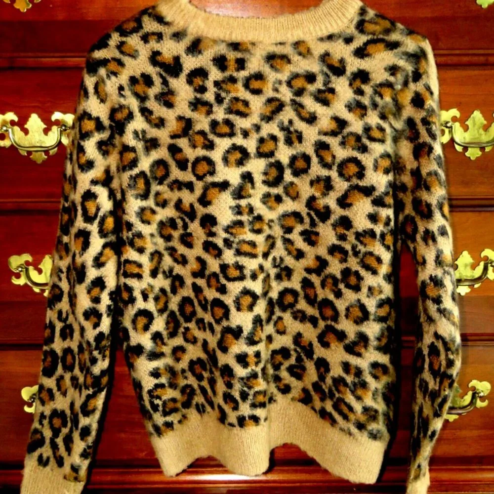 Francesca's Alya Animal Print Fuzzy Crewneck Pullover Sweater Size Small EUC